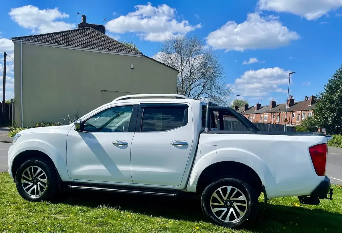 Used Nissan Navara Tekna 190 HP (139 kW) 2017 White Pickup