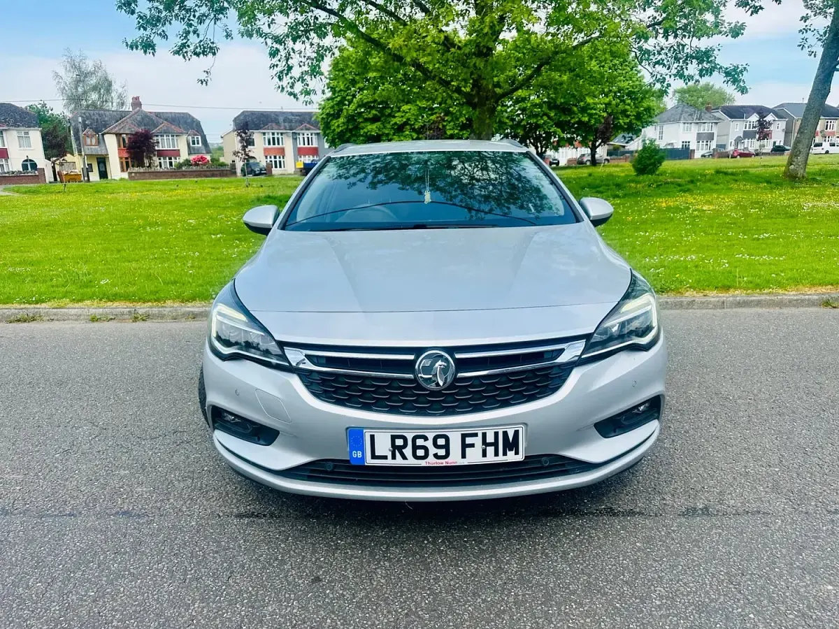 Used Vauxhall Astra Design Edition 105 HP (77 kW) 2019 Silver Estate