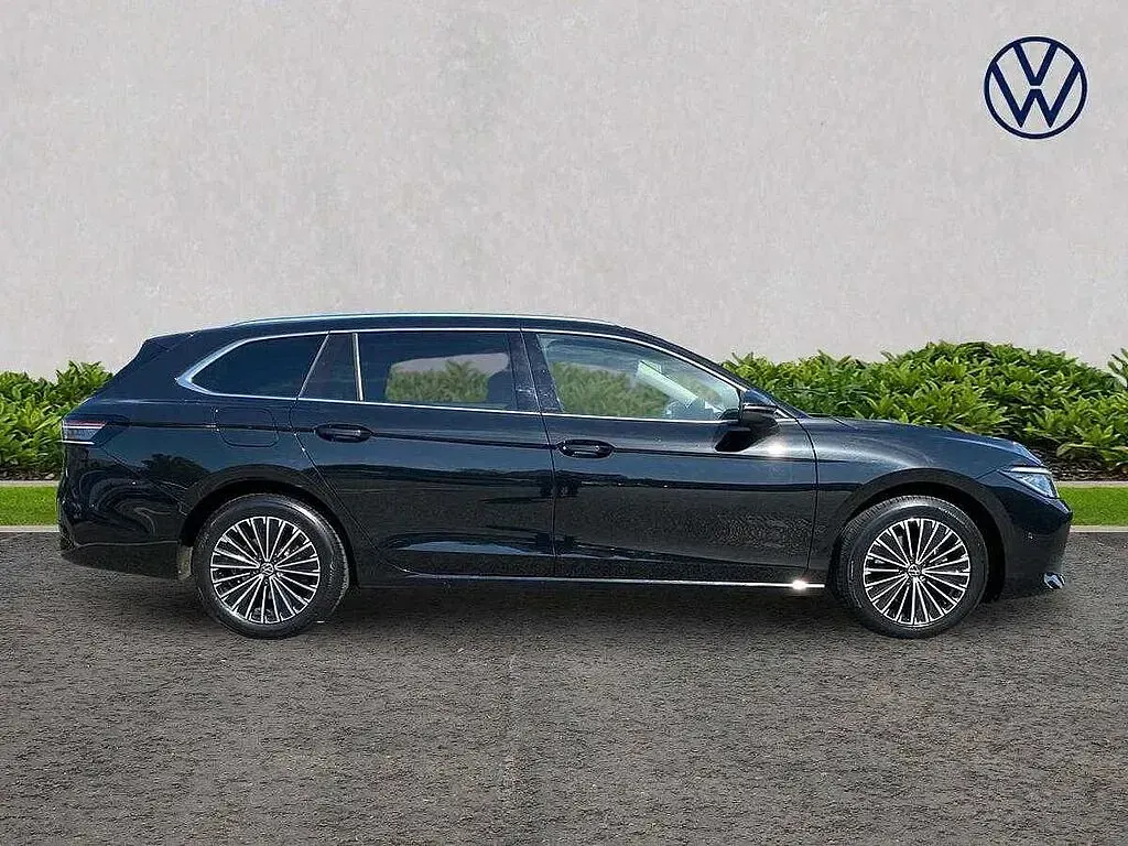 Used VW Passat 150 HP (110 kW) 2025 Estate