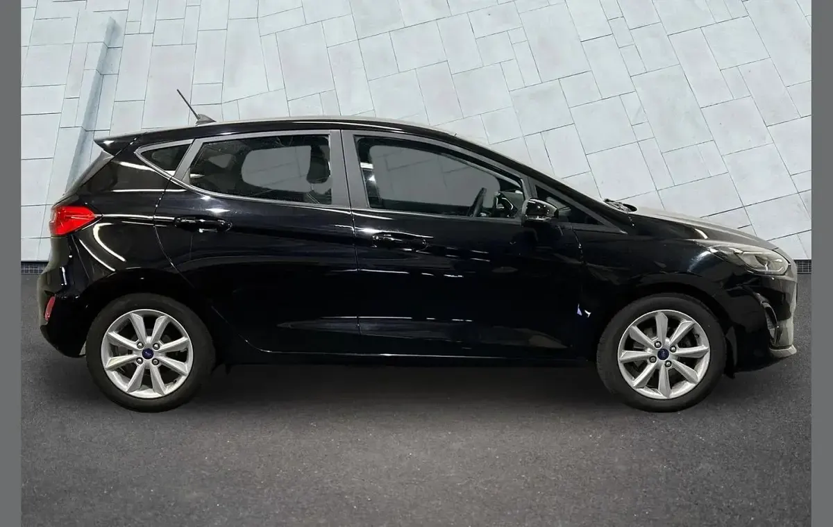 Używany Ford Fiesta Trend 99 KM (72 kW) 2022 Czarny Hatchback