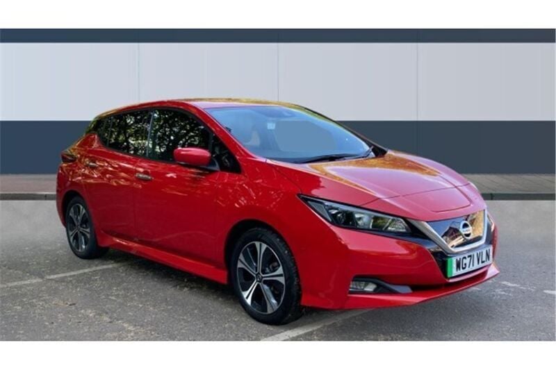 Red Used 2021 Nissan Leaf N-Connecta Hatchback | £9,282 (Good price) - Image 1/4