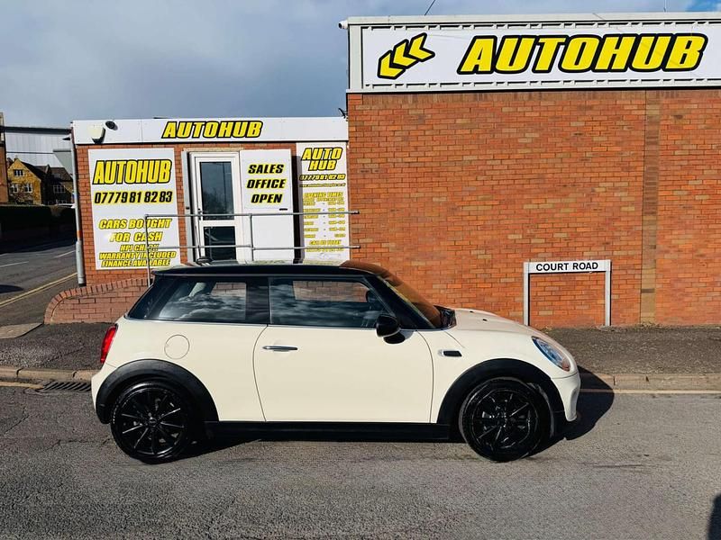 Used Mini Cooper Hatch 2017 White Hatchback