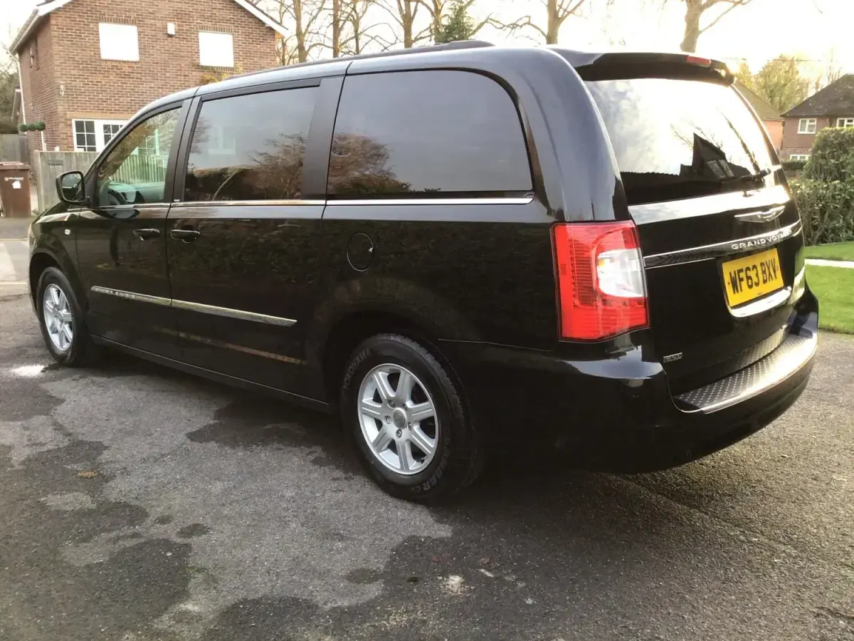 Used Chrysler Grand Voyager 2013 Black MPV