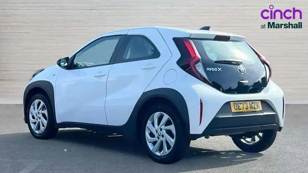Used Toyota Aygo X PURE 72 HP (52 kW) 2023 White SUV