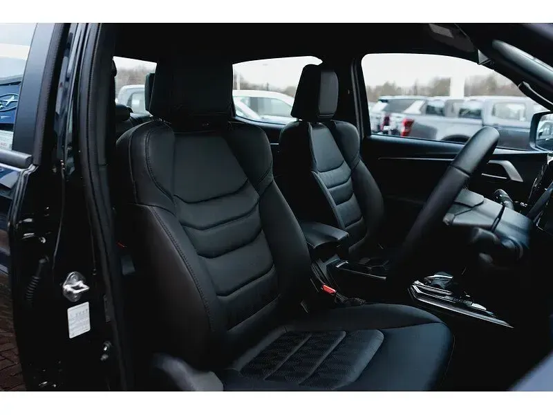 New Isuzu D-Max 2025 Black Pickup