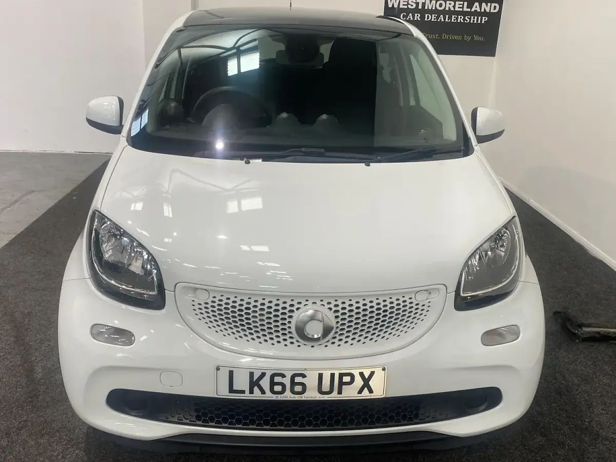 Used Smart ForFour 71 HP (52 kW) 2016 White Hatchback