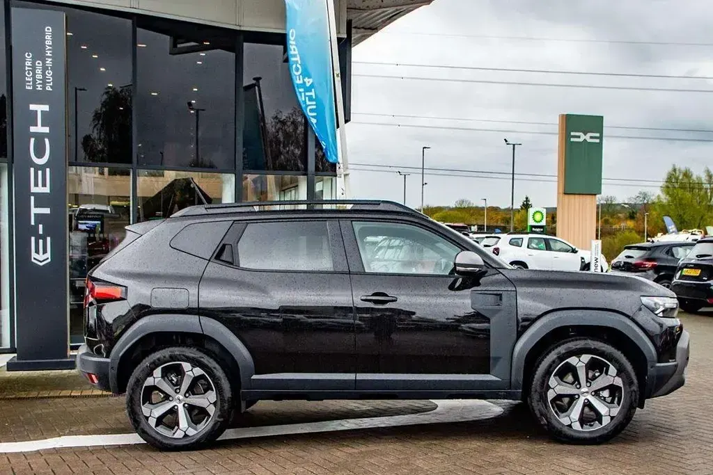 Begagnad Dacia Duster Journey 143 HK (105 kW) 2025 SUV