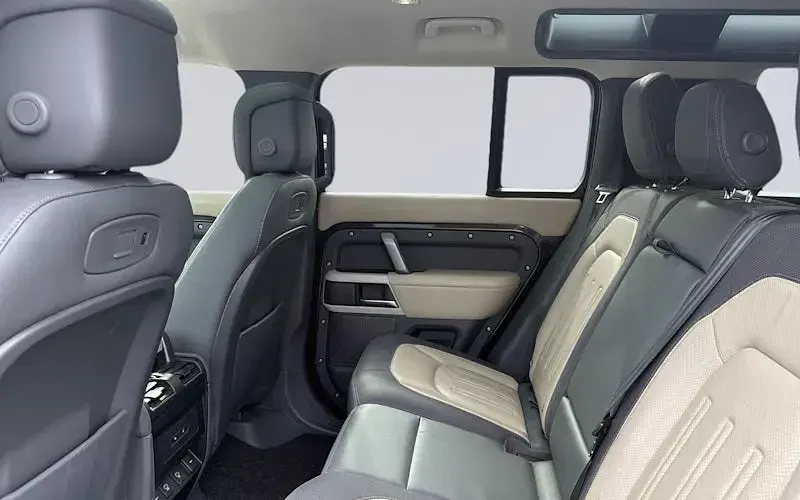 Used Land Rover Defender HSE Dynamic 300 HP (220 kW) 2024 SUV