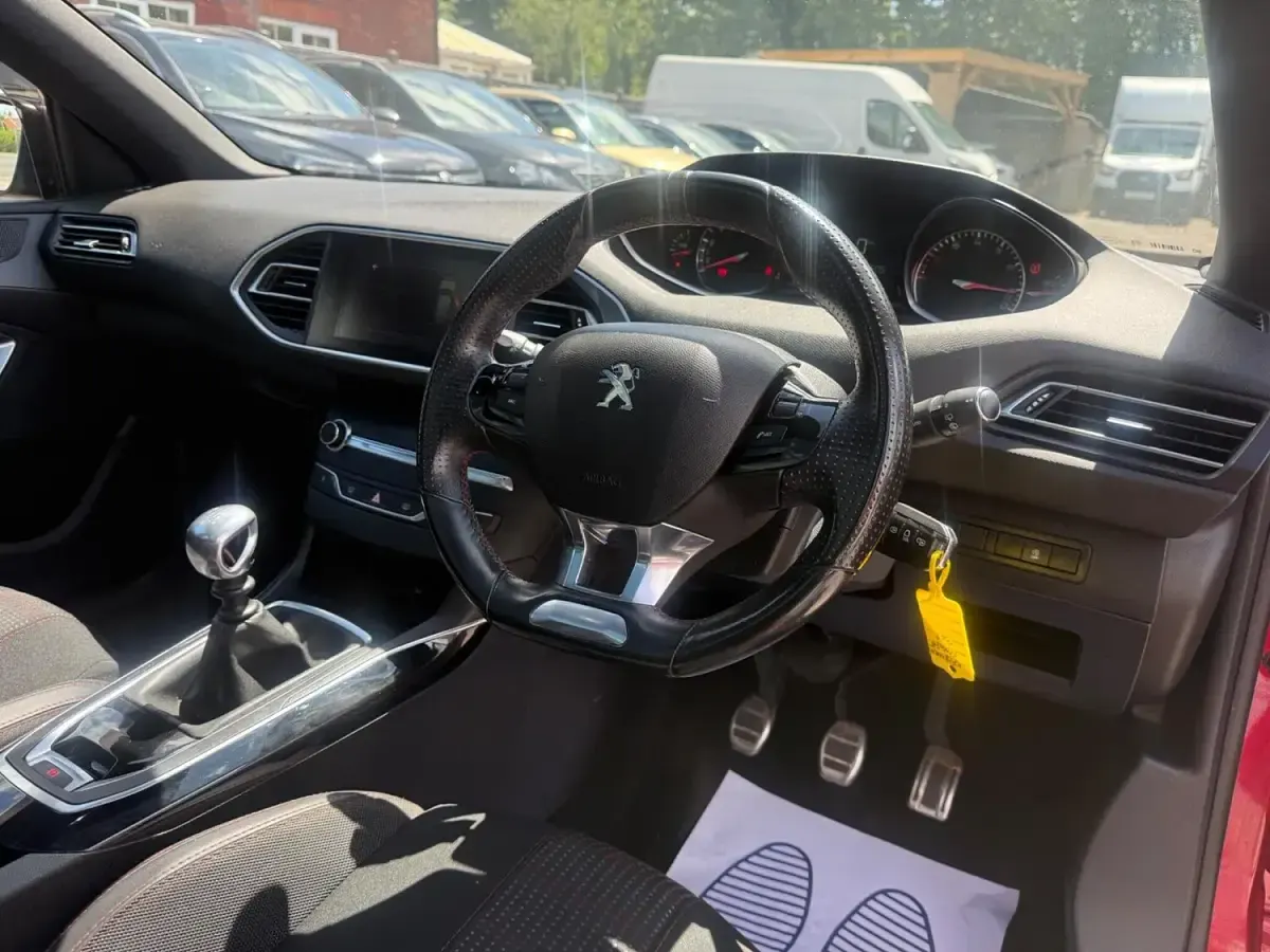 Used Peugeot 308 GT-line 2018 Red Hatchback
