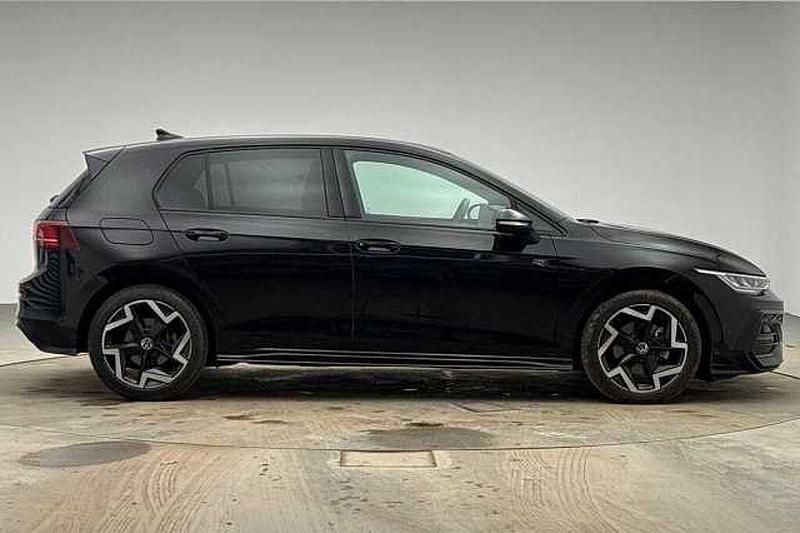 Second-hand VW Golf VIII 150 CP (110 kW) 2025