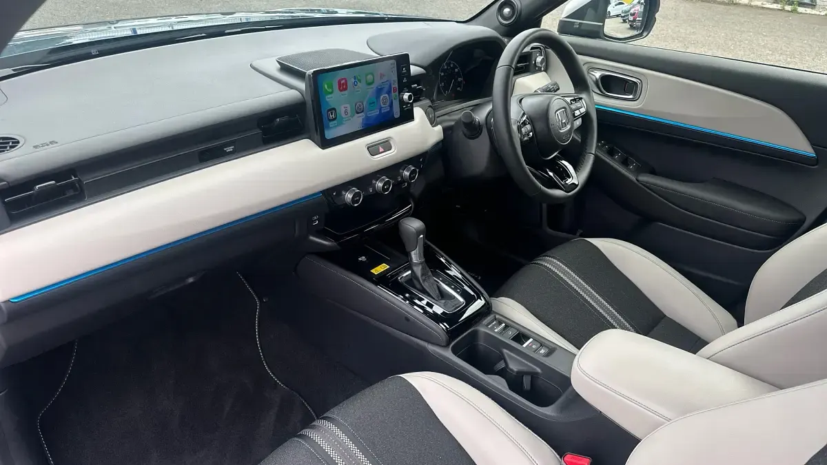 Used Honda HR-V Advance 131 HP (96 kW) 2026 Premium two tone  seabed blue with silver roof SUV