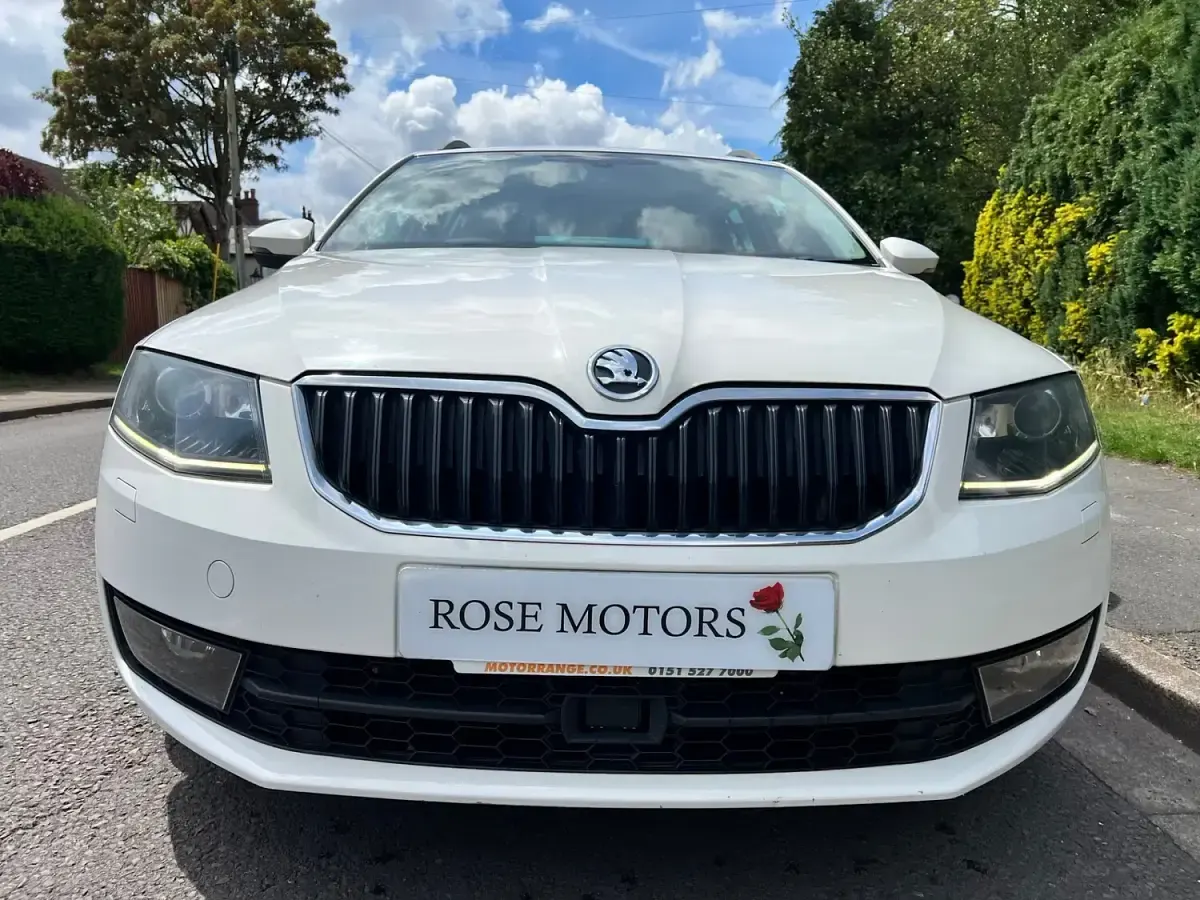Used Skoda Octavia Elegance 150 HP (110 kW) 2013 White Estate