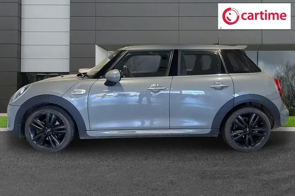 Usado Mini Cooper S Hatch 192 CV (141 kW) 2019 Gris Utilitario