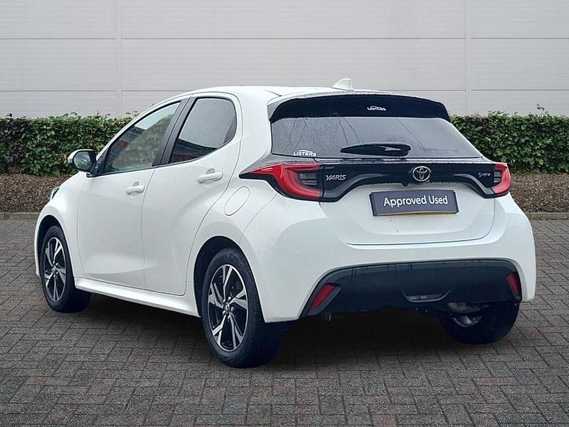 Used Toyota Yaris Hybrid Design 2024 White Hatchback
