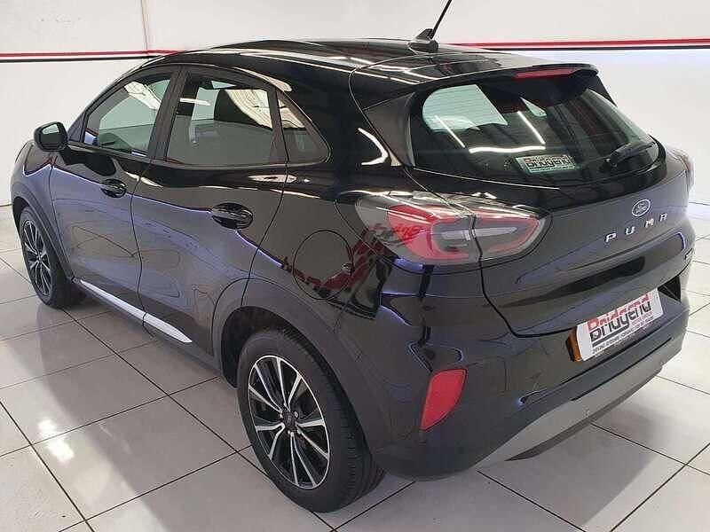 Begagnad Ford Puma Titanium 2022 Svart Halvkombi