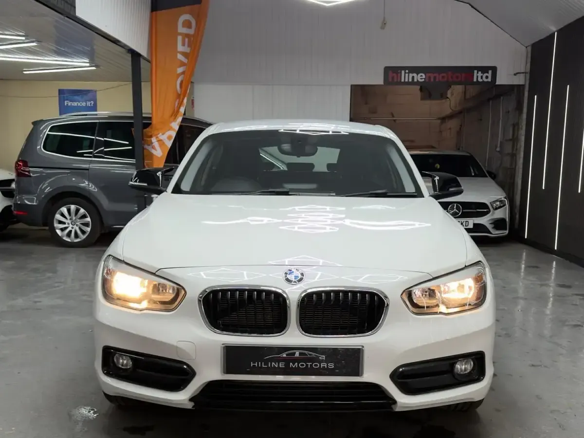 Begagnad BMW 116 Sport Line 2015 Vit Halvkombi