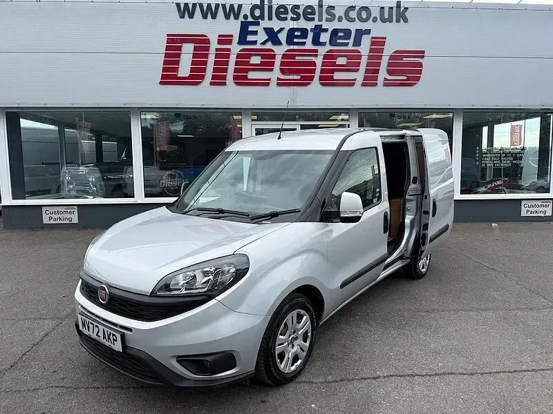 Used Fiat Doblò 90 HP (66 kW) 2023 Silver MPV