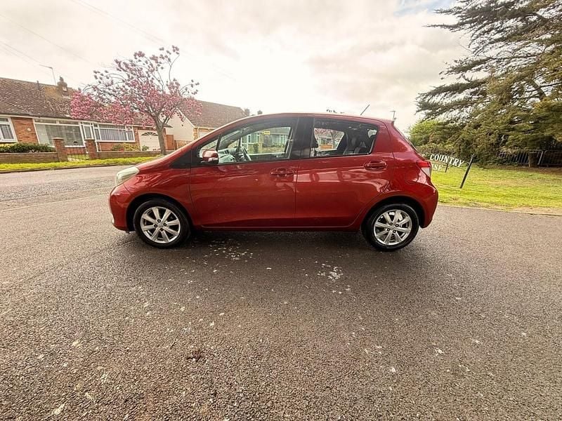 Used Toyota Yaris 101 HP (74 kW) 2012 Red Hatchback