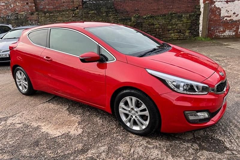 Used Kia ProCeed 2014 Red Hatchback