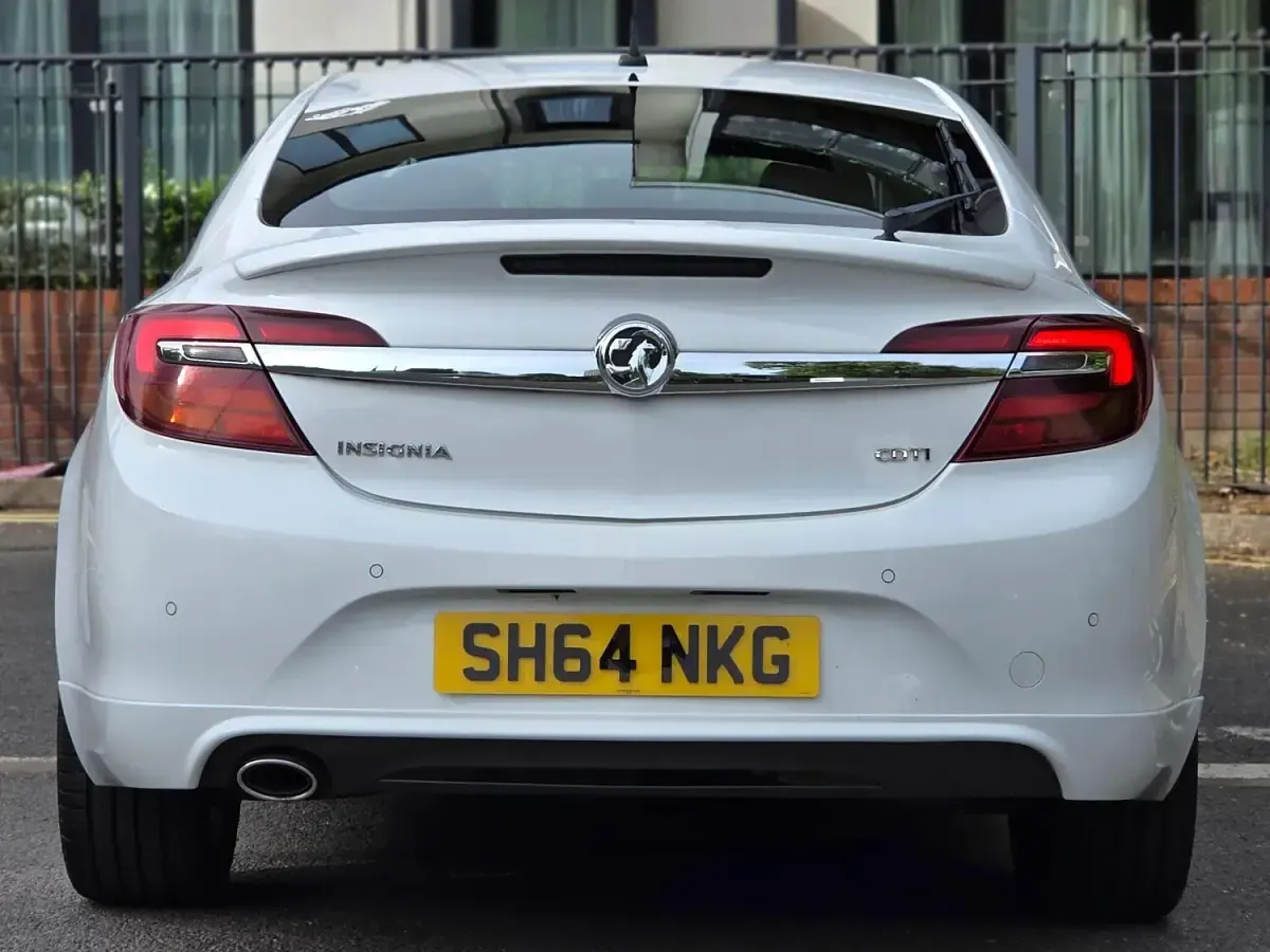 Used Vauxhall Insignia Edition 2014 White Hatchback