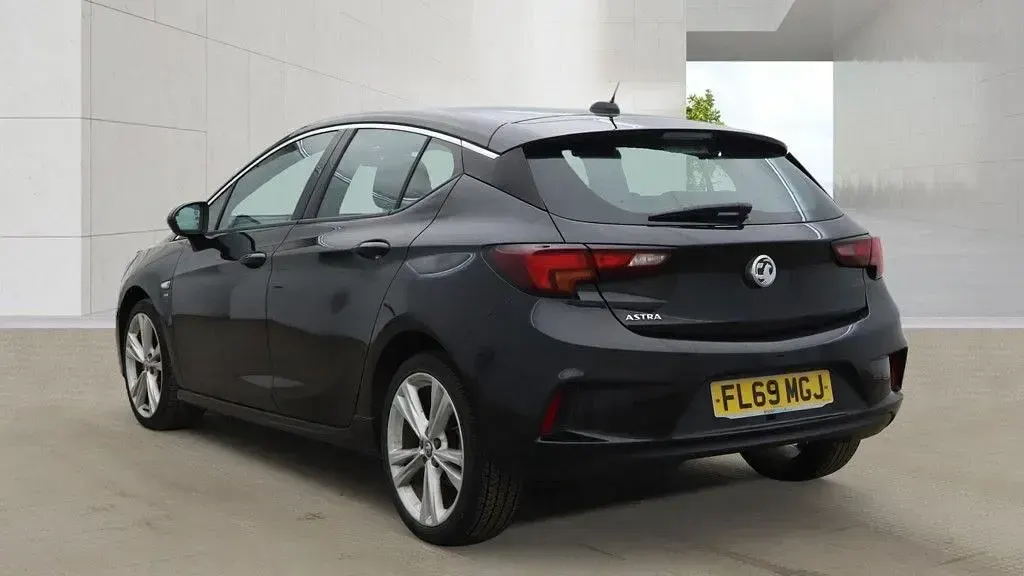 Używany Vauxhall Astra SRi 150 KM (110 kW) 2019 Czarny Hatchback