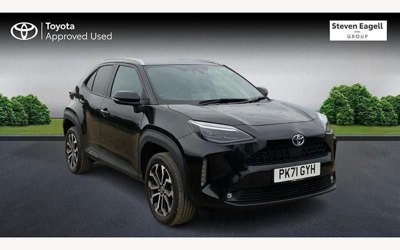 Used 2025 Toyota Yaris Hybrid Design Estate | £20,072 (Super price) - Image 1/4