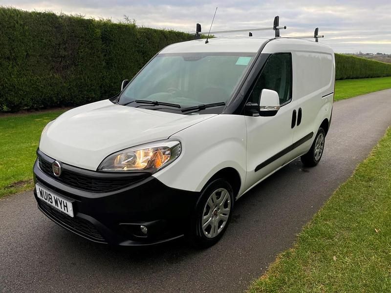 Used Fiat Doblò 95 HP (69 kW) 2018 White MPV
