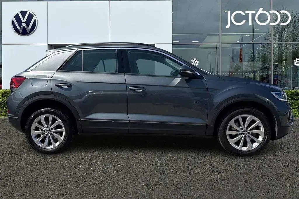 Used VW T-Roc Life 150 HP (110 kW) 2024 Grey SUV