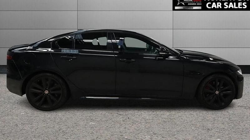 Begagnad Jaguar XE R-Dynamic 204 HK (150 kW) 2021 Svart Sedan