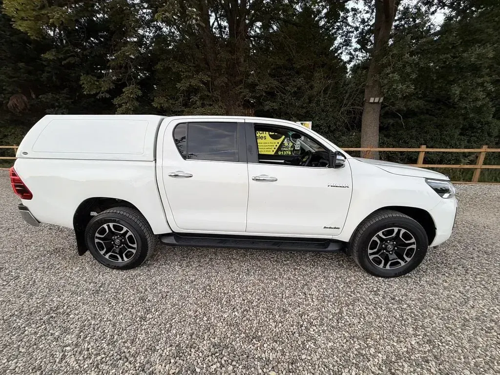 Used Toyota HiLux 150 HP (110 kW) 2022 White Pickup