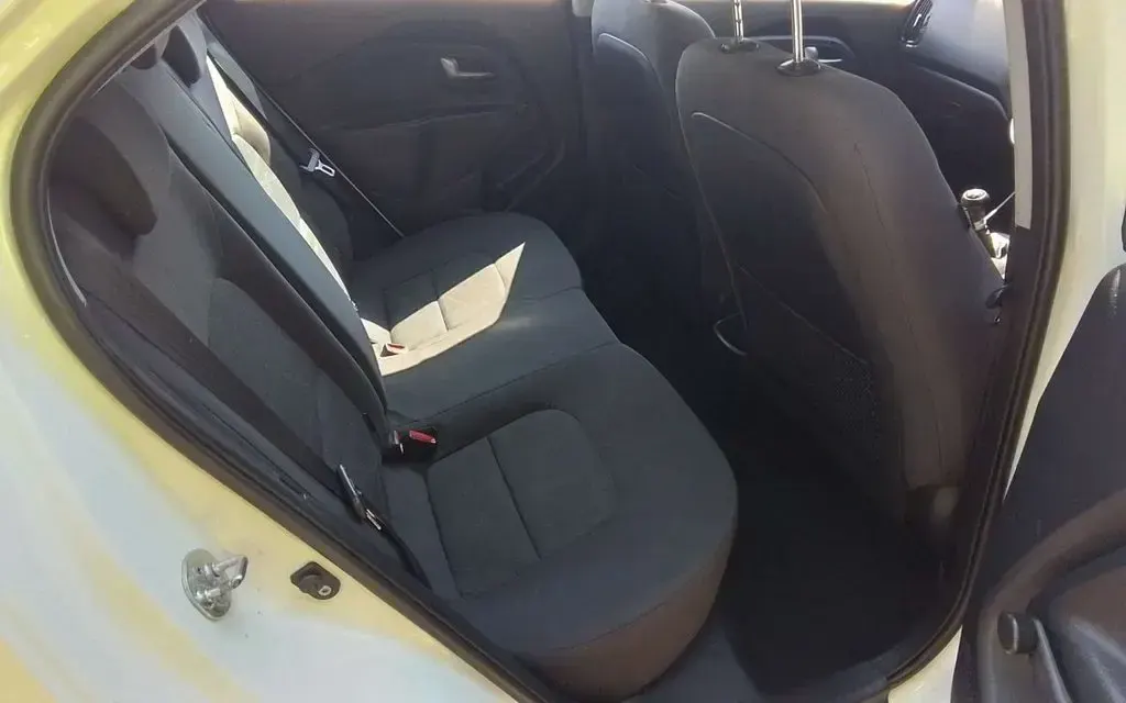 Used Kia Rio 84 HP (61 kW) 2013 White Hatchback