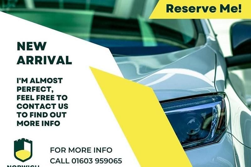 Silver Used 2011 Land Rover Range Rover Vogue SE SUV | £10,495 (Good price) - Image 1/1