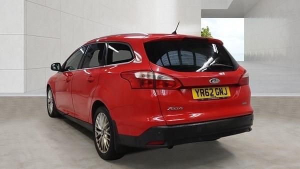Used Ford Focus Zetec 115 HP (84 kW) 2012 Red Estate