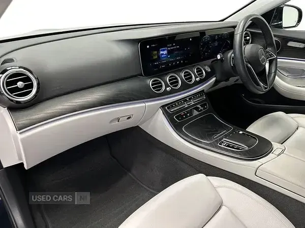 Usado Mercedes E200 AMG Line Premium 200 HP (147 kW) 2022 Azul Carrinha