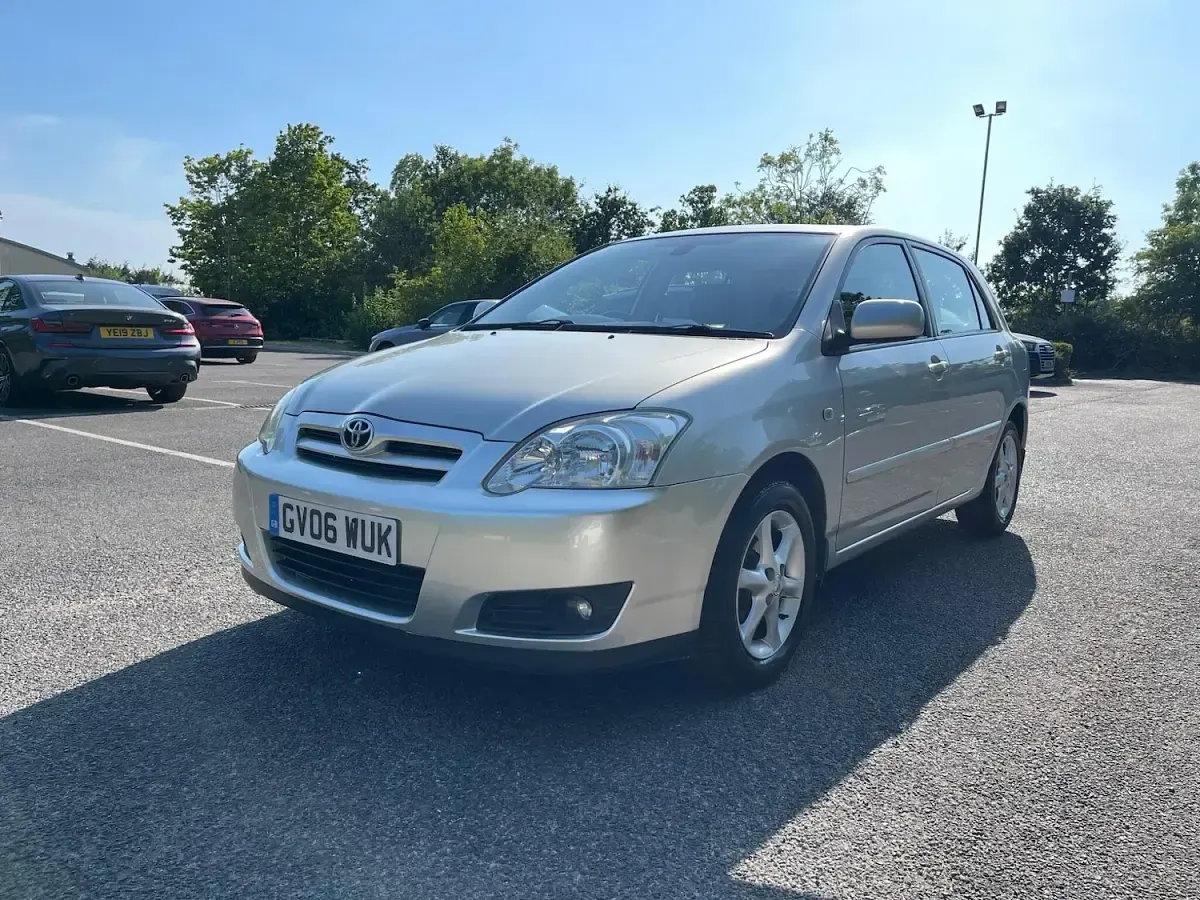 Used Toyota Corolla 110 HP (80 kW) 2006 Silver Hatchback