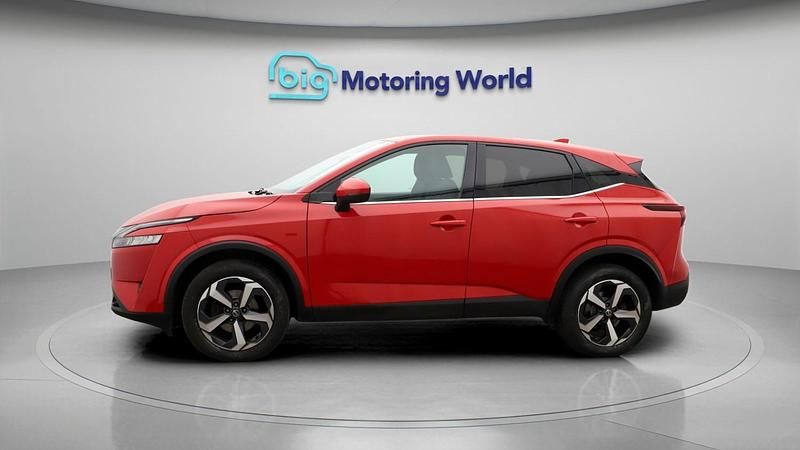 Used Nissan Qashqai N-Connecta 140 HP (102 kW) 2022 Red SUV