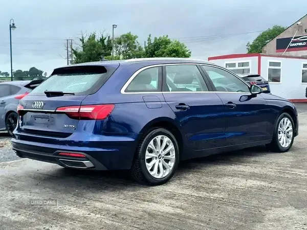 Used Audi A4 Comfort 134 HP (98 kW) 2021 Blue Estate