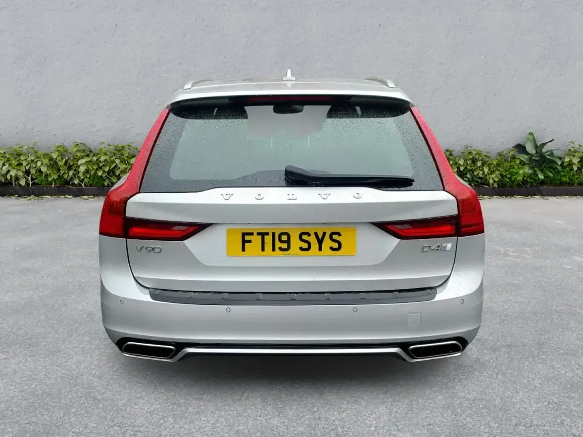 Used Volvo V90 R-Design 187 HP (137 kW) 2019 Silver Estate