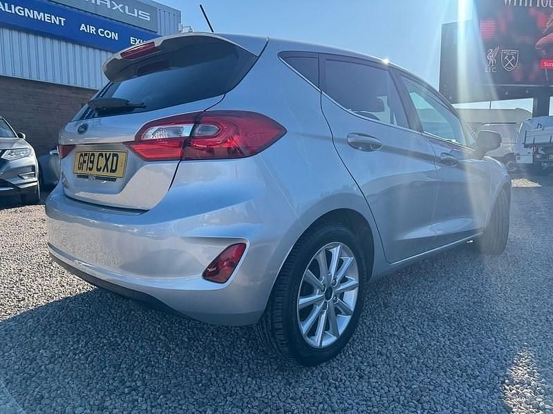 Usado Ford Fiesta Titanium 100 HP (73 kW) 2019 Prateado Citadino