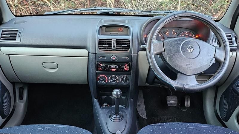 Used Renault Clio II Expression 2002 Black Hatchback