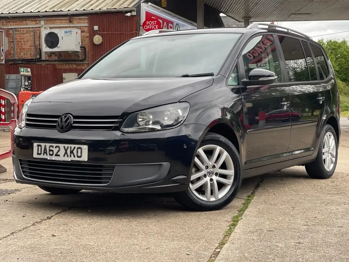 Begagnad VW Touran SE 105 HK (77 kW) 2012 Svart Minibuss