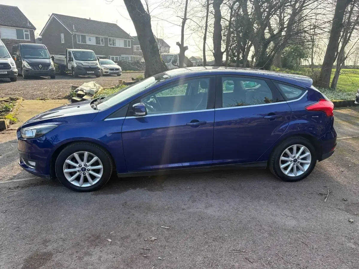 Używany Ford Focus Titanium 2015 Niebieski Hatchback