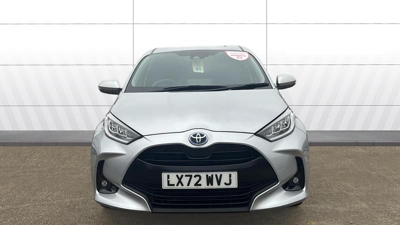 Used Toyota Yaris Hybrid Design 116 HP (85 kW) 2022 Silver Hatchback