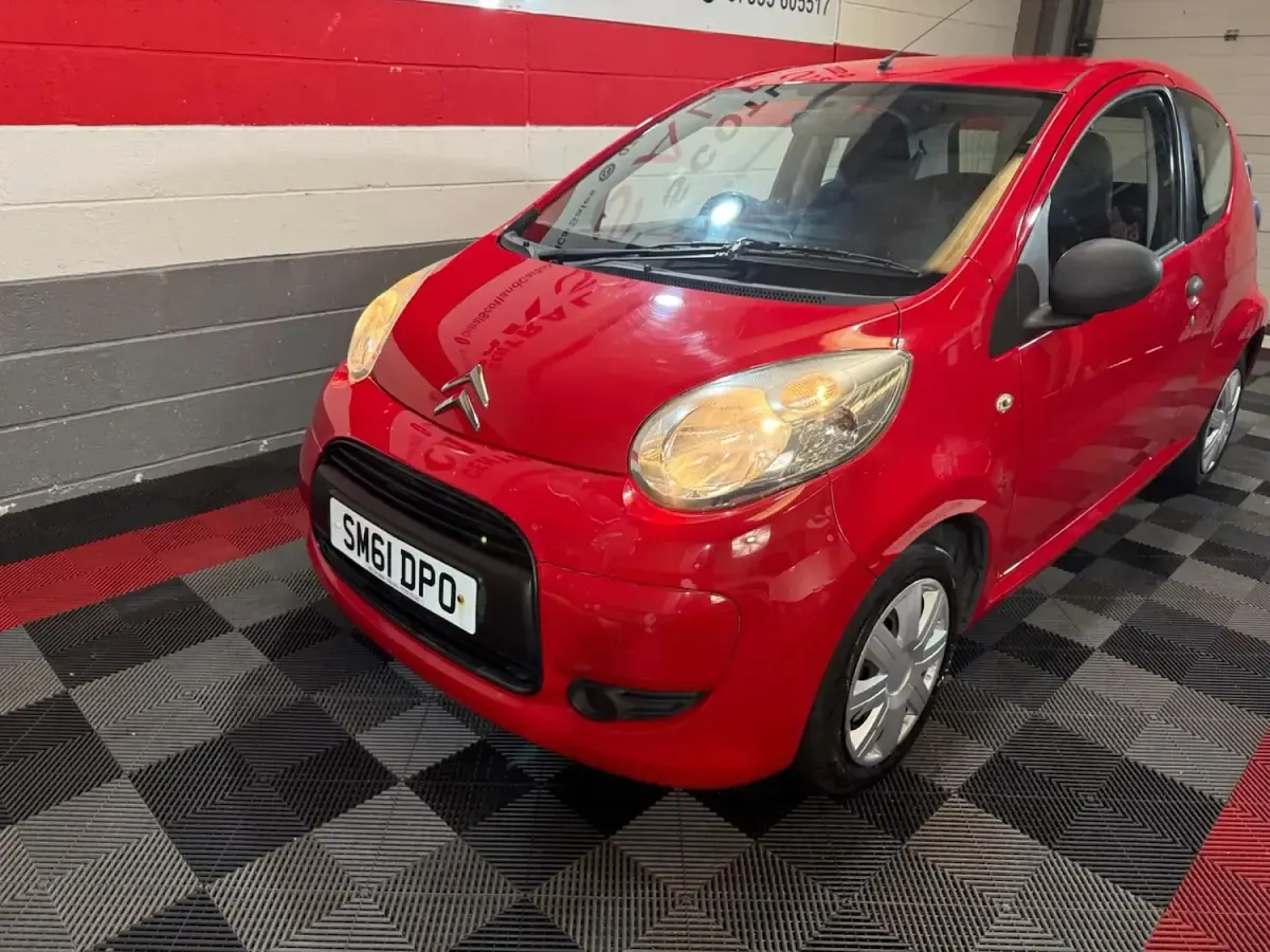 Used Citroën C1 VTR Sport 68 HP (50 kW) 2011 Red Hatchback