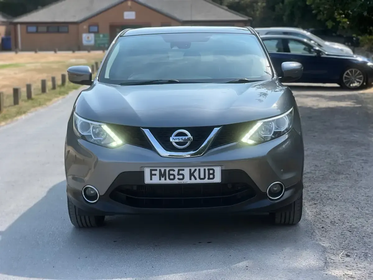 Used Nissan Qashqai Acenta Premium 115 HP (84 kW) 2016 Grey SUV