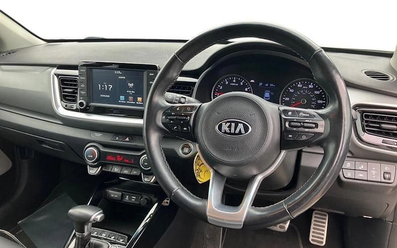 Used Kia Stonic 120 HP (88 kW) 2019 White SUV