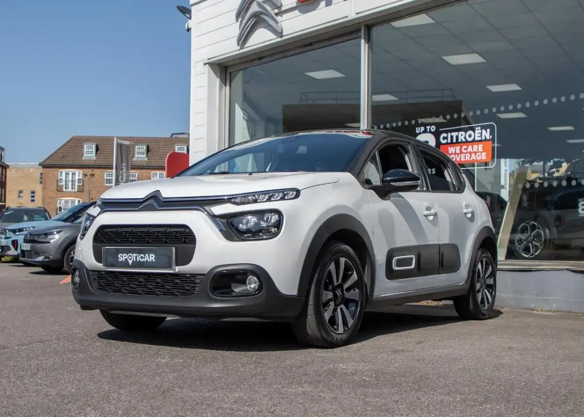 Używany Citroën C3 PureTech 82 KM (60 kW) 2024 Biały Hatchback