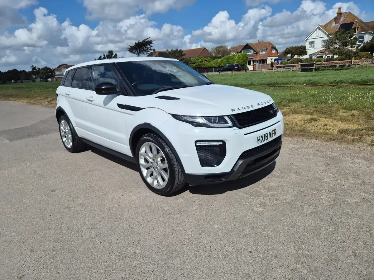 Used Land Rover Range Rover evoque HSE Dynamic 2018 Fuji white SUV
