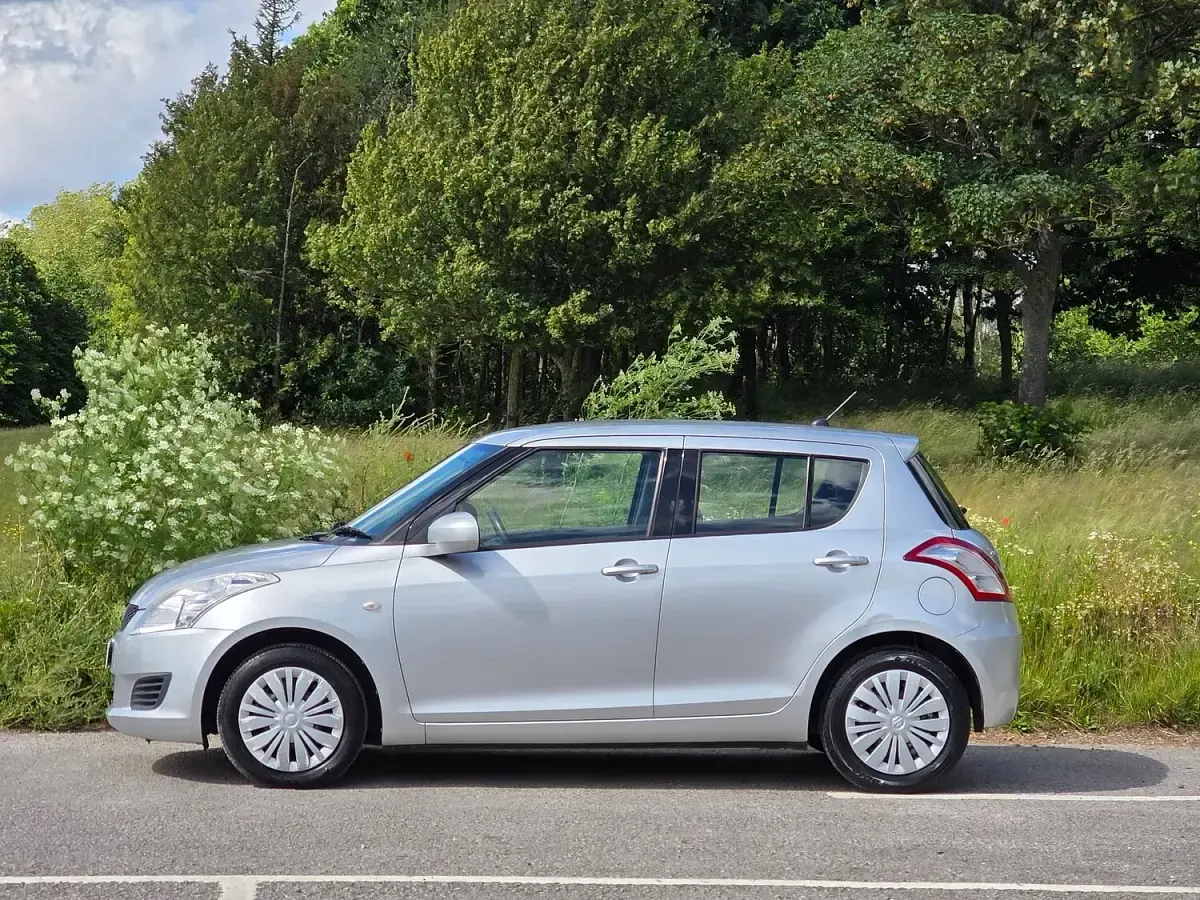 Used Suzuki Swift 94 HP (69 kW) 2013 Silver Hatchback