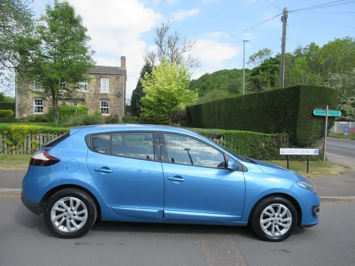 Used Renault Mégane Dynamique 2015 Blue Hatchback